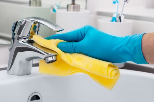 Deep kitchen cleaning for a Fulham rental property before move-out